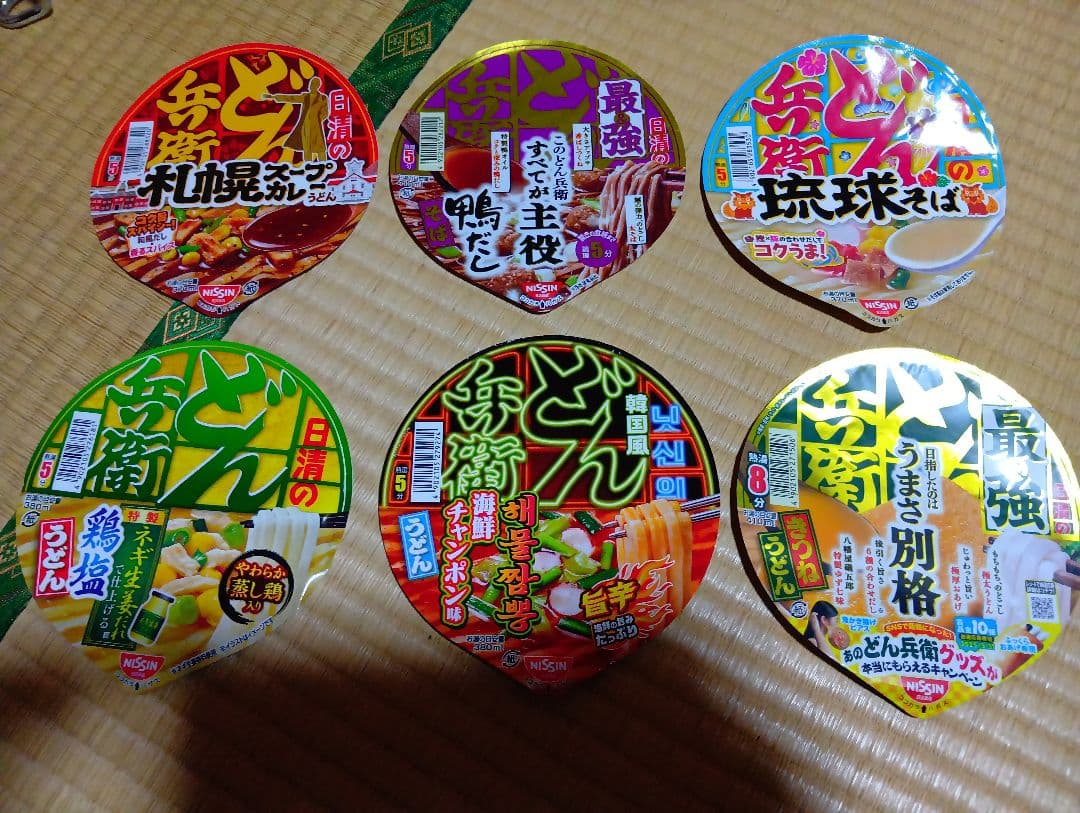 インスタント食品のフタ