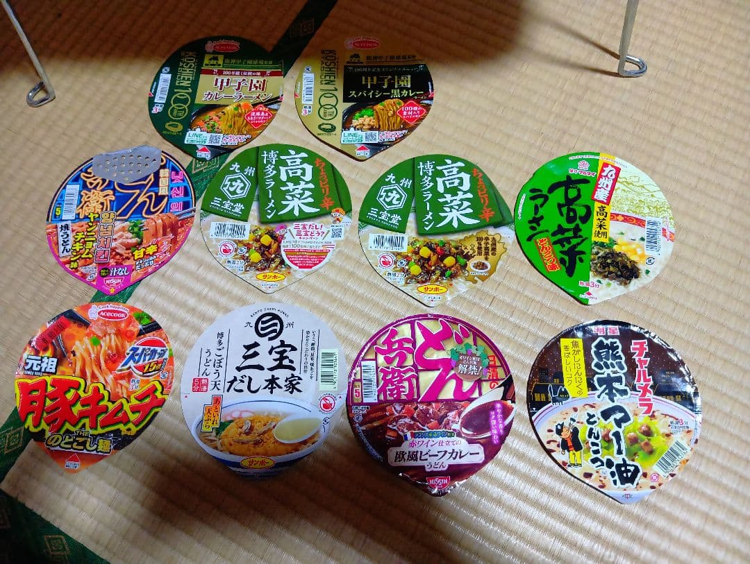 インスタント食品のフタ