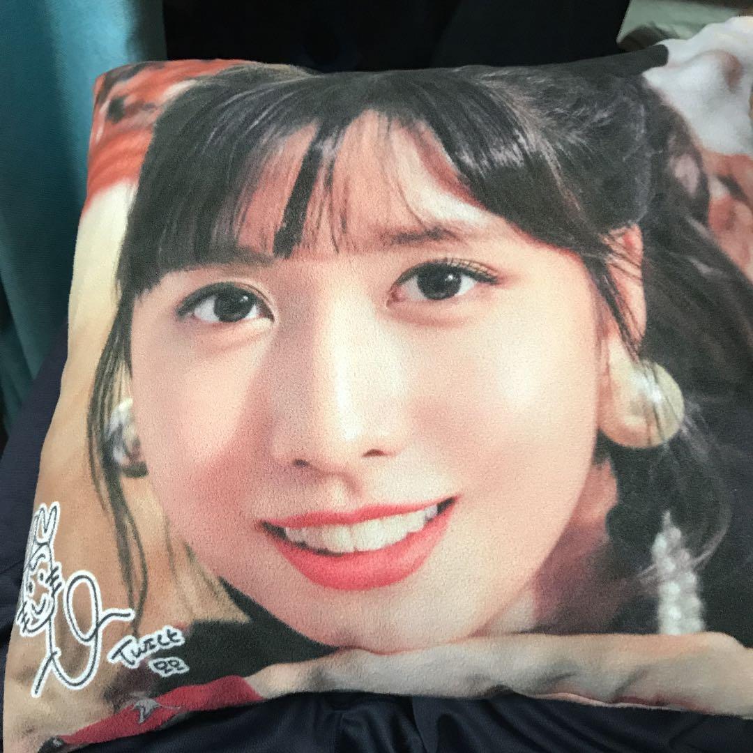 twice モモ  クッション