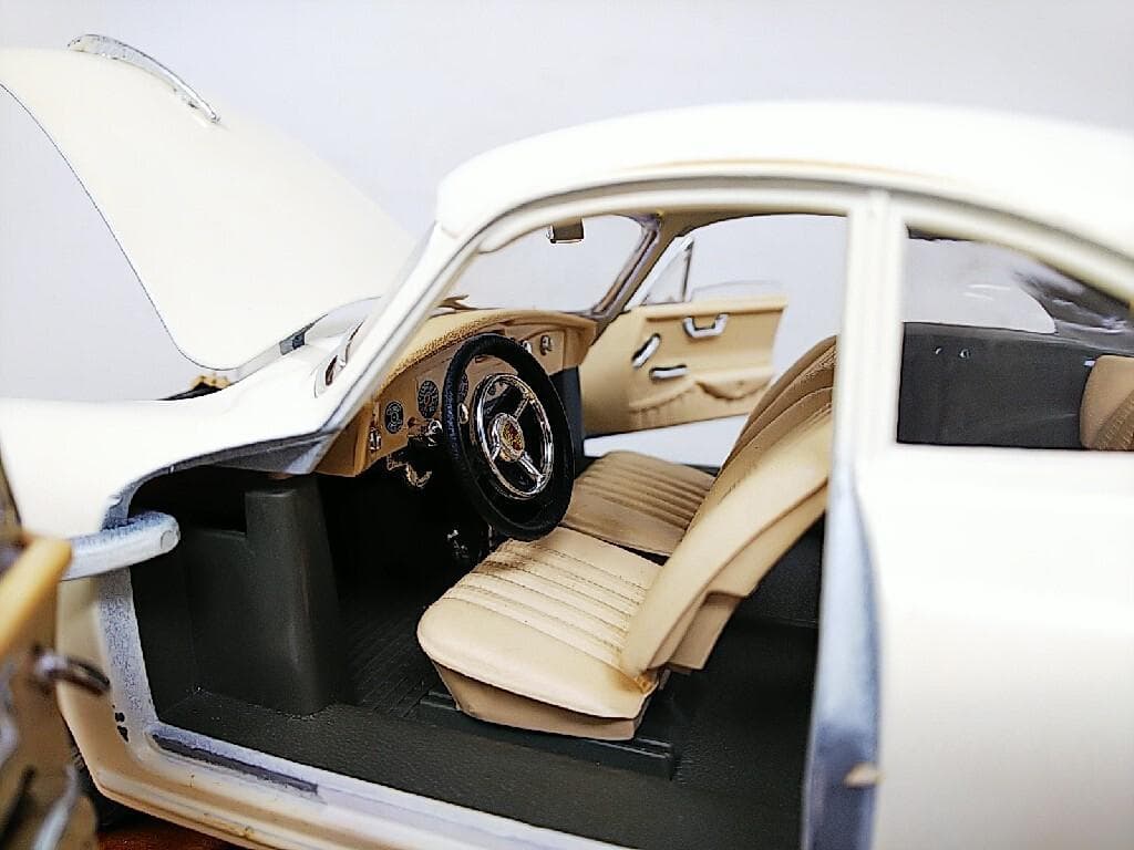 ブラーゴ 1/18 ポルシェ 356B クーペ1961 ダイキャストモデルカー