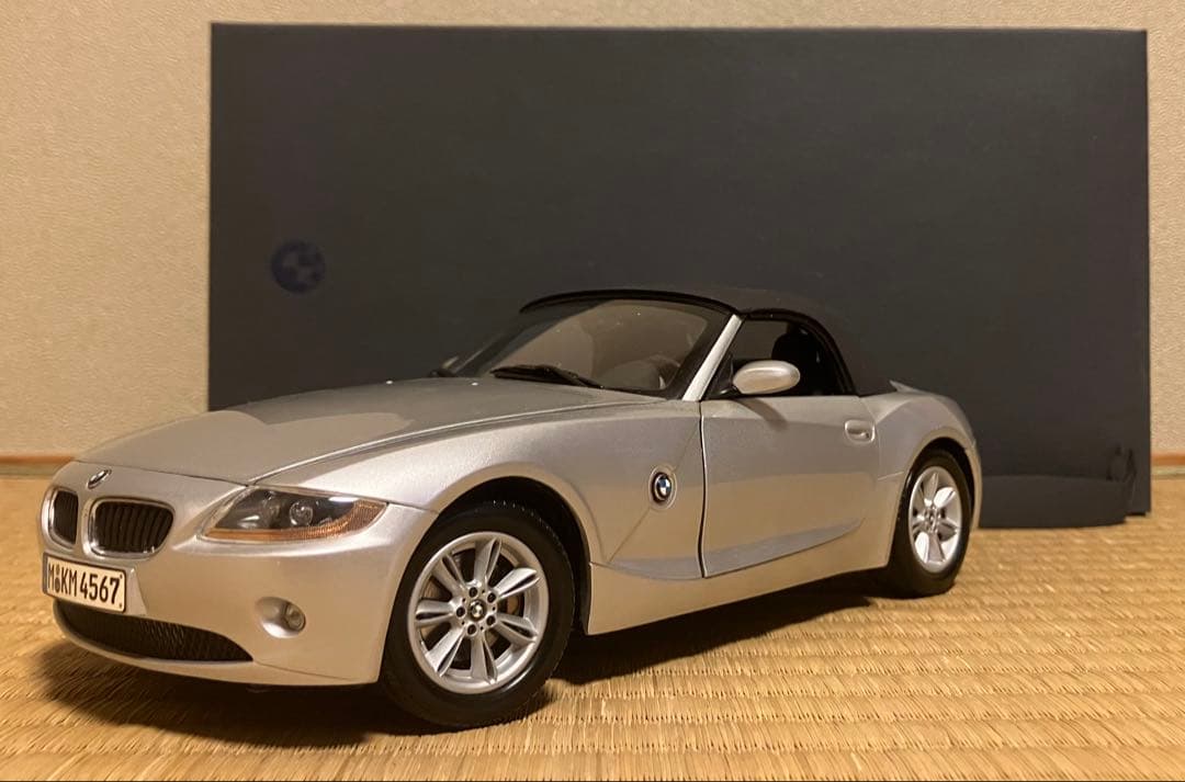 1/18 京商製  Z4 E85 チタンシルバー 幌あり