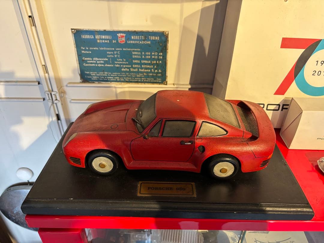 Porsche 959 モデルカー 赤　木製