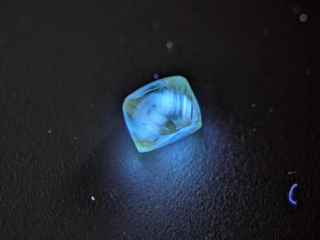 ダイヤモンド原石　八面体とマックル　3石セット