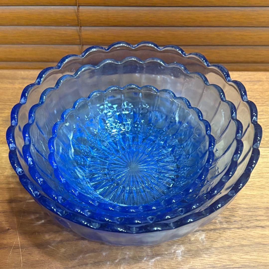 昭和レトロ　プレスガラス　三つ重ねどんぶり