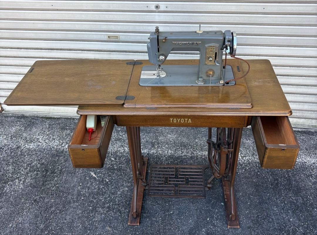 【希少】TOYOTA足踏みミシンレトロ アンティークミシン台・値下げしました。