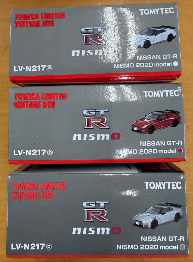 トミカ NISSAN GT-R NISMO 2020 LV-N217a,b,c