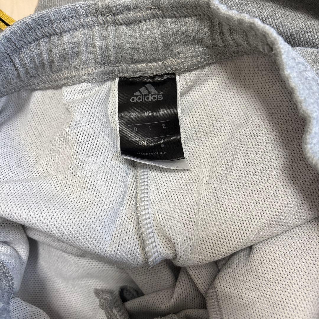 adidas フード付きジャージ上下セット グレー