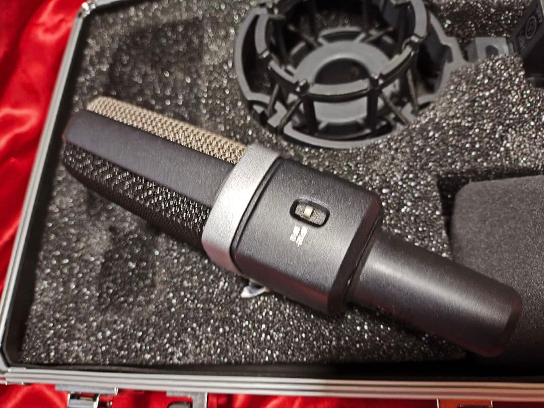 AKG C214 コンデンサーマイク