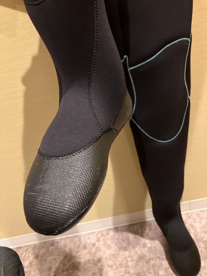 女性用オニールドライスーツ3ミリ新品