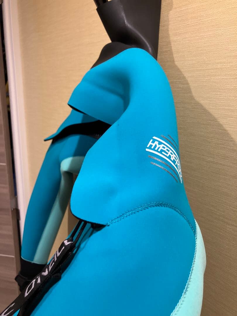 女性用オニールドライスーツ3ミリ新品