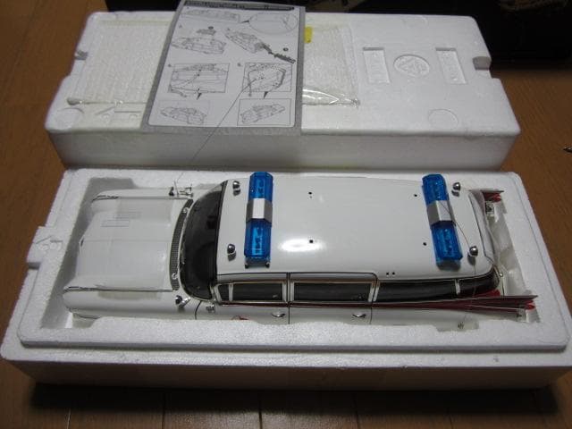 ホットウィール　全開閉　1/18 ゴーストバスターズ ECTO-1 ELITE