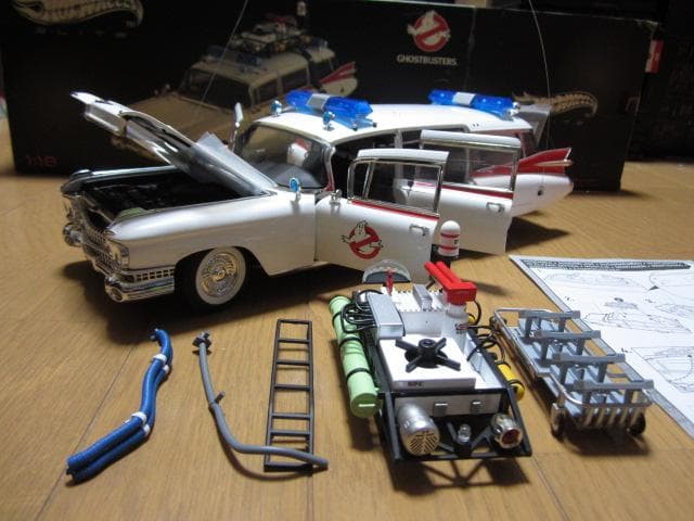 ホットウィール　全開閉　1/18 ゴーストバスターズ ECTO-1 ELITE