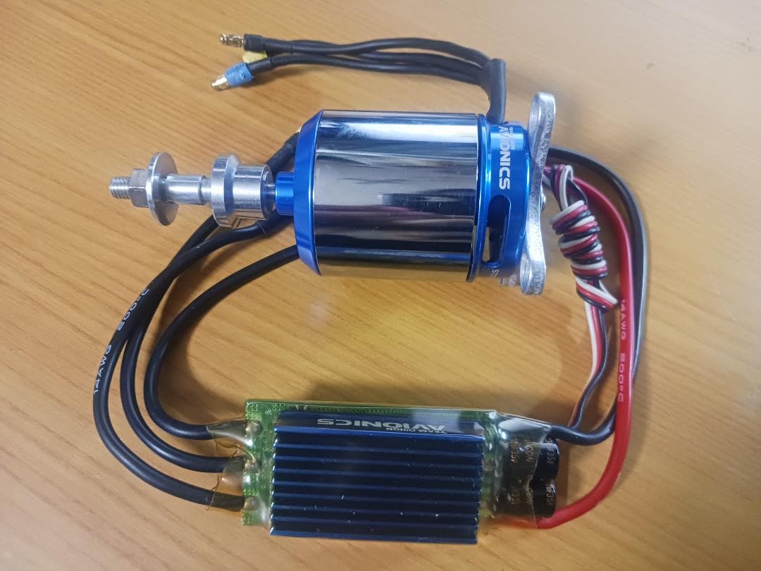 大型 セスナ機 硬質発砲製 動力ユニット、サーボ付　新品未組立品