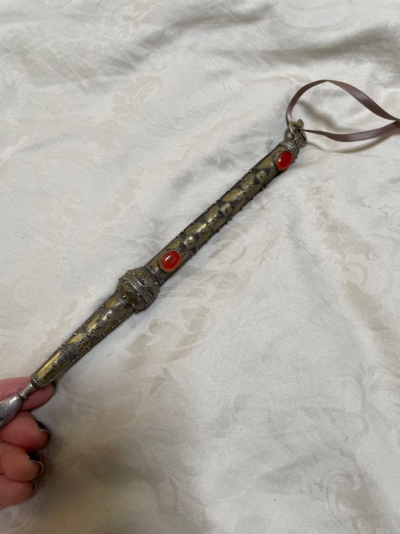 トルクメニスタン トルクメン 装飾品 経典などを指す道具