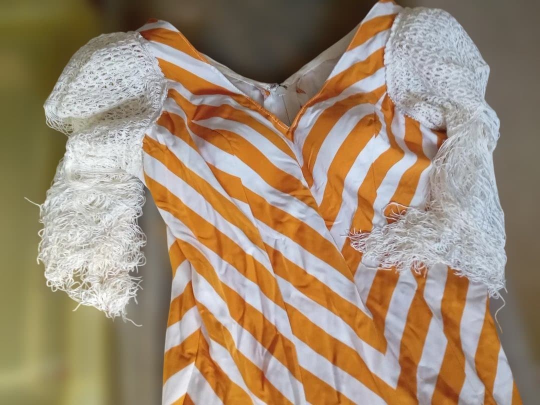 フラメンコドレス マロン地　白のストライプ