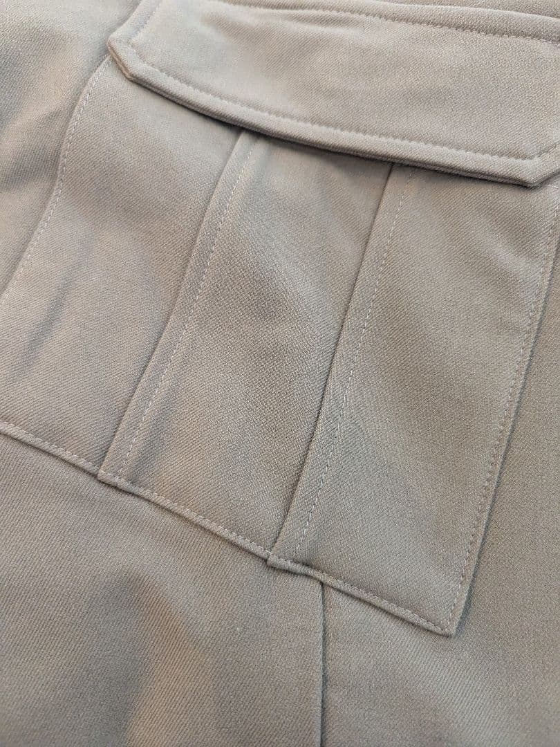 新品タグ付き　1 piu 1 uguale 3 カーキ　カーゴパンツ　VI