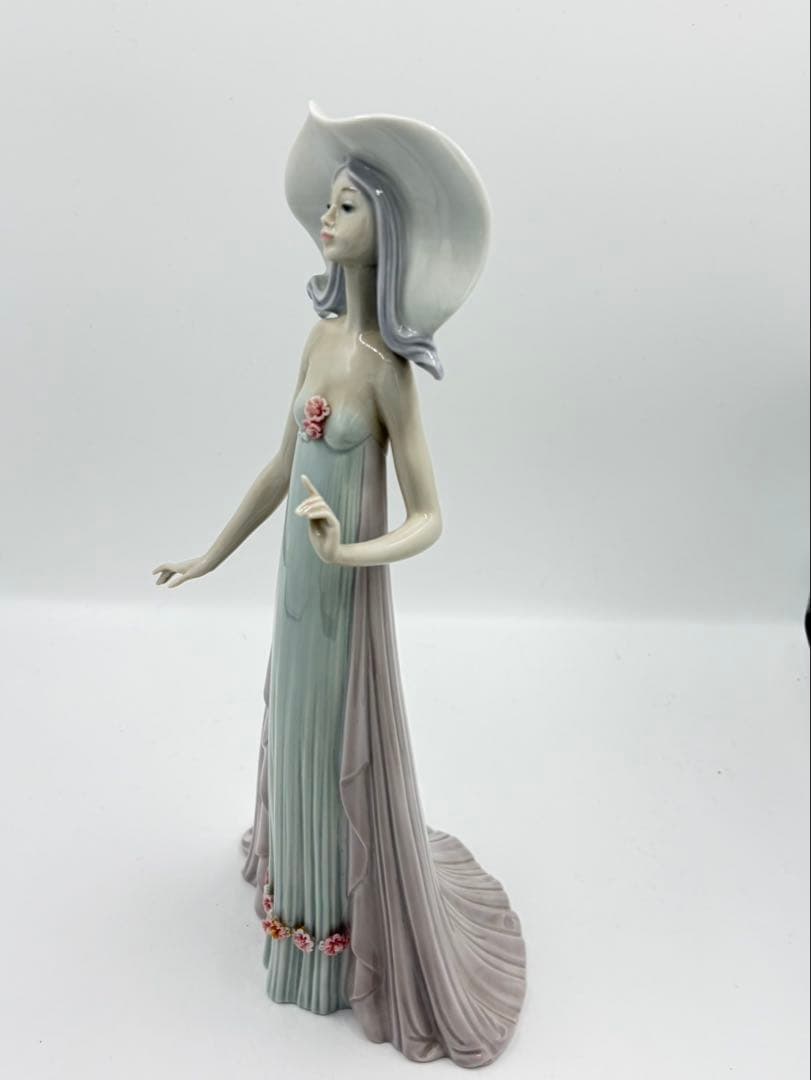 リヤドロ フィギュリン Dama Biarritz ビアリッツの貴婦人　1431