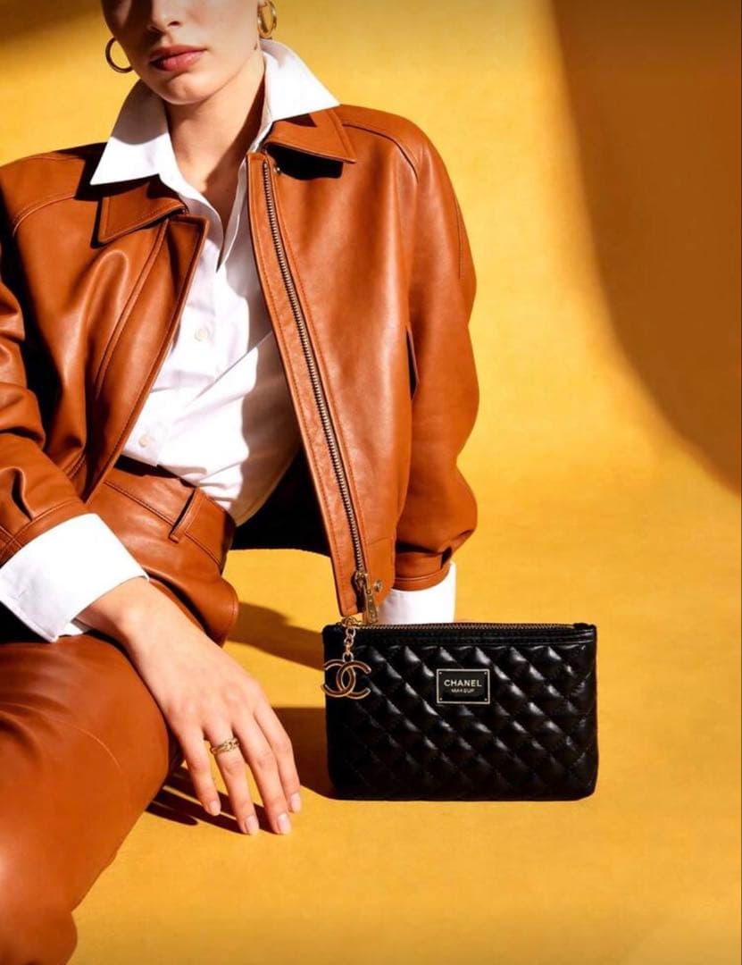 CHANEL ブラック 化粧ポーチ　ダイアモンドパターン