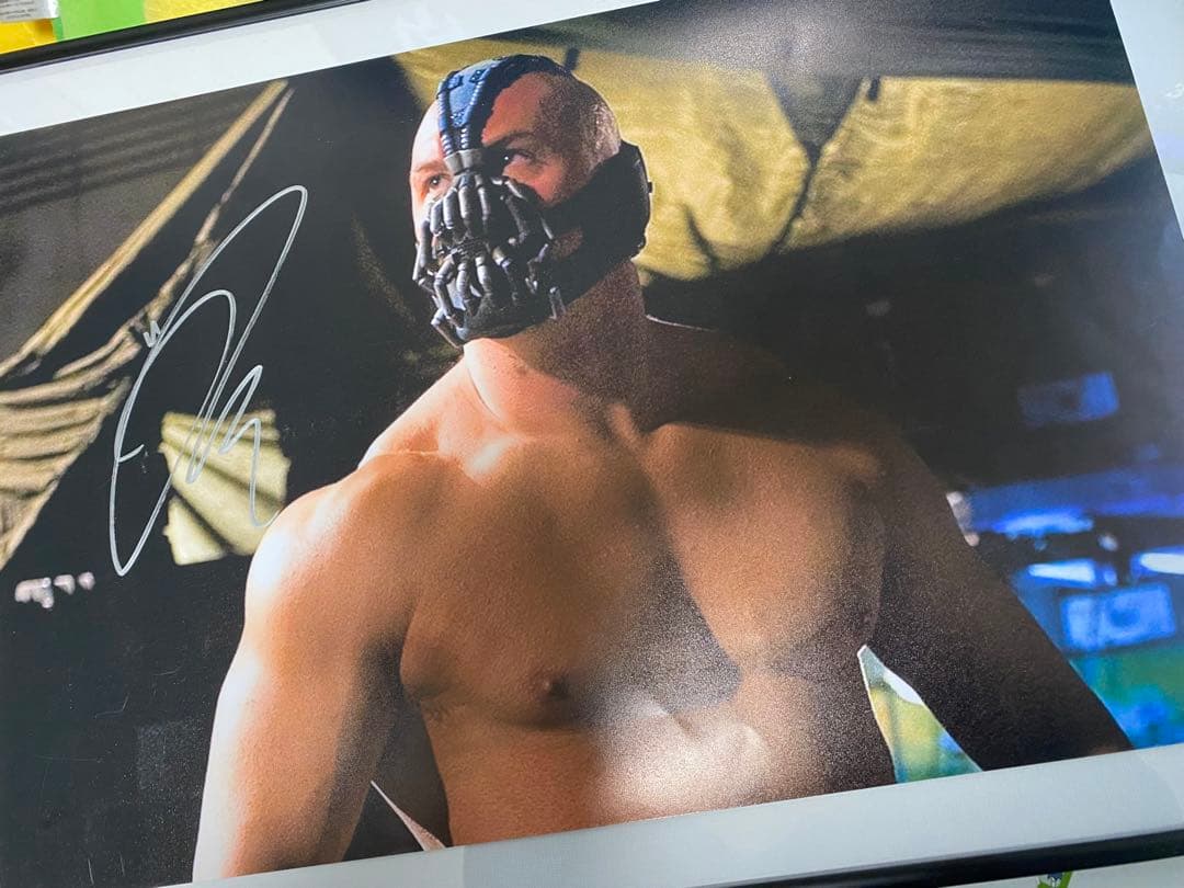 俳優トム・ハーディ氏直筆サイン入りポートレート:バットマンダークナイトライジング