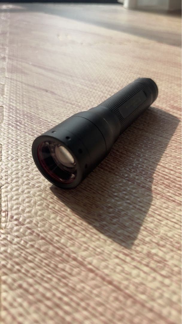 LEDLENSER LEDハンディライト ブラック 充電器付き