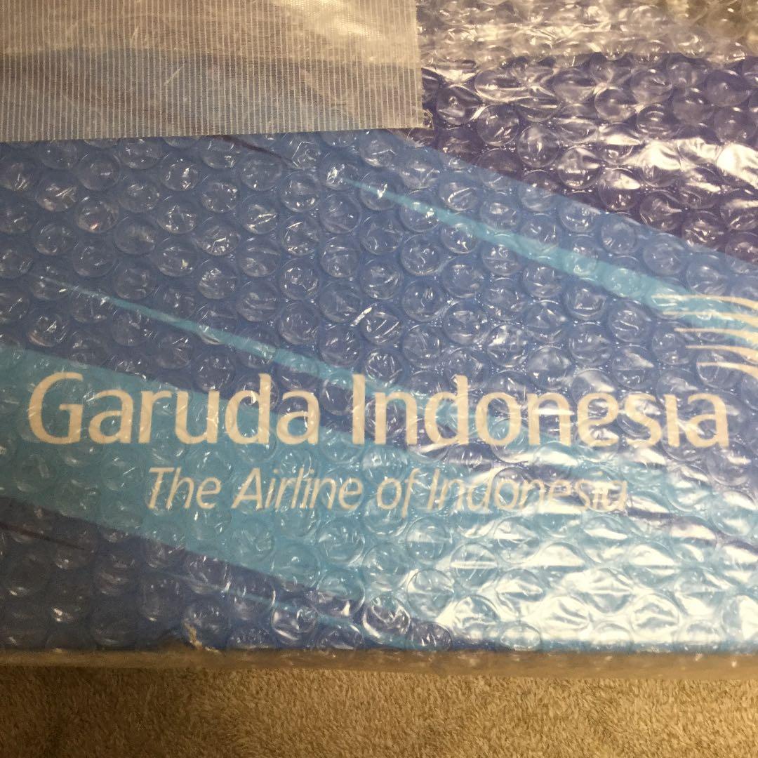ガルーダインドネシア航空 1/100大型モデルプレーン