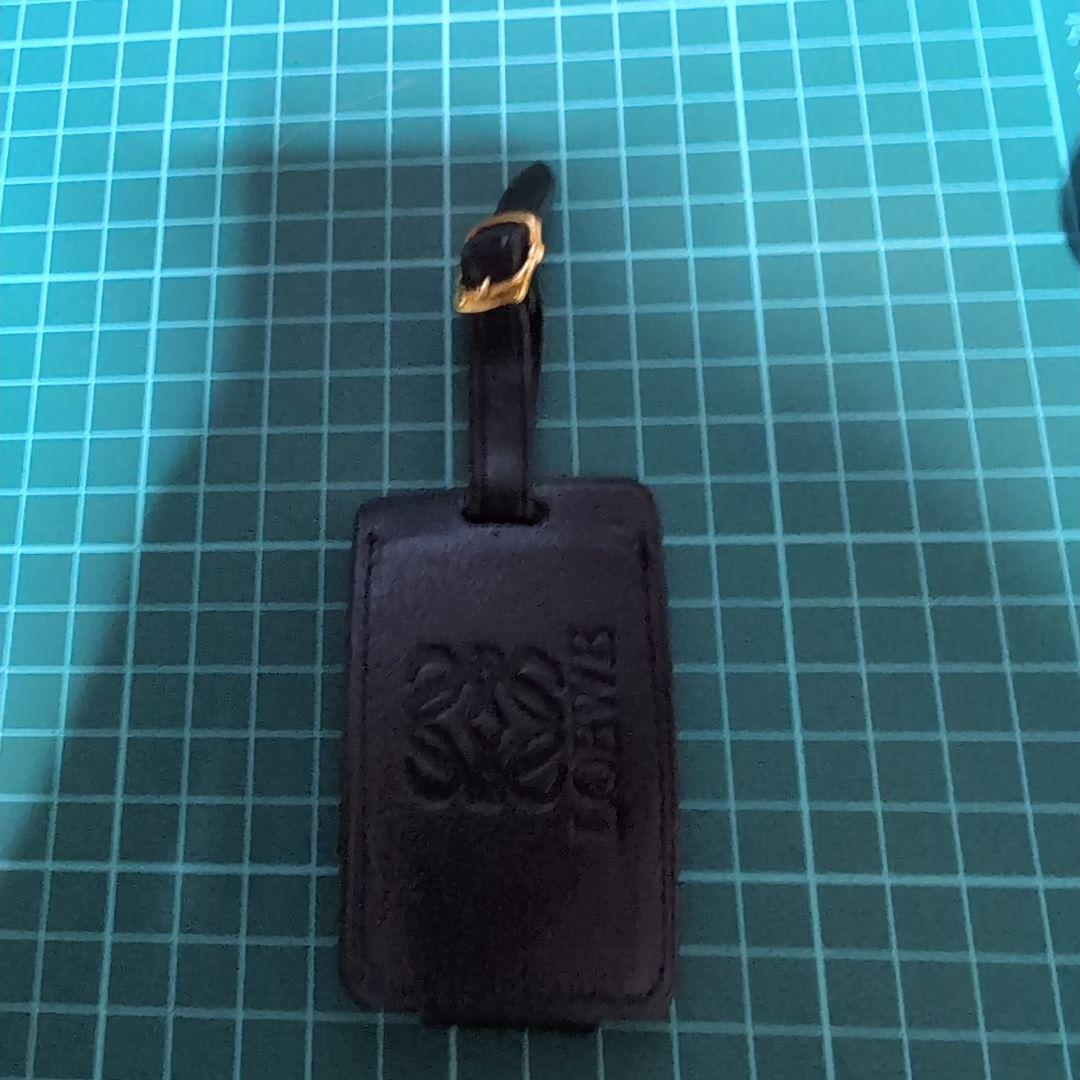 美品LOEWE ゴールド カデナ ネームタグ、クロシェット