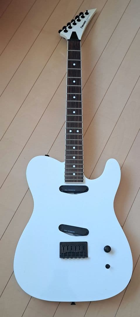 ル*ス様 ホワイトエレキギター F.G.I. TECHNOLOGY