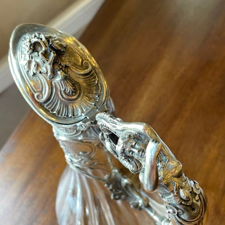 フランス 彫刻デキャンタ 厚みあるクリスタルに芸術的シルバー装飾 重1,214g