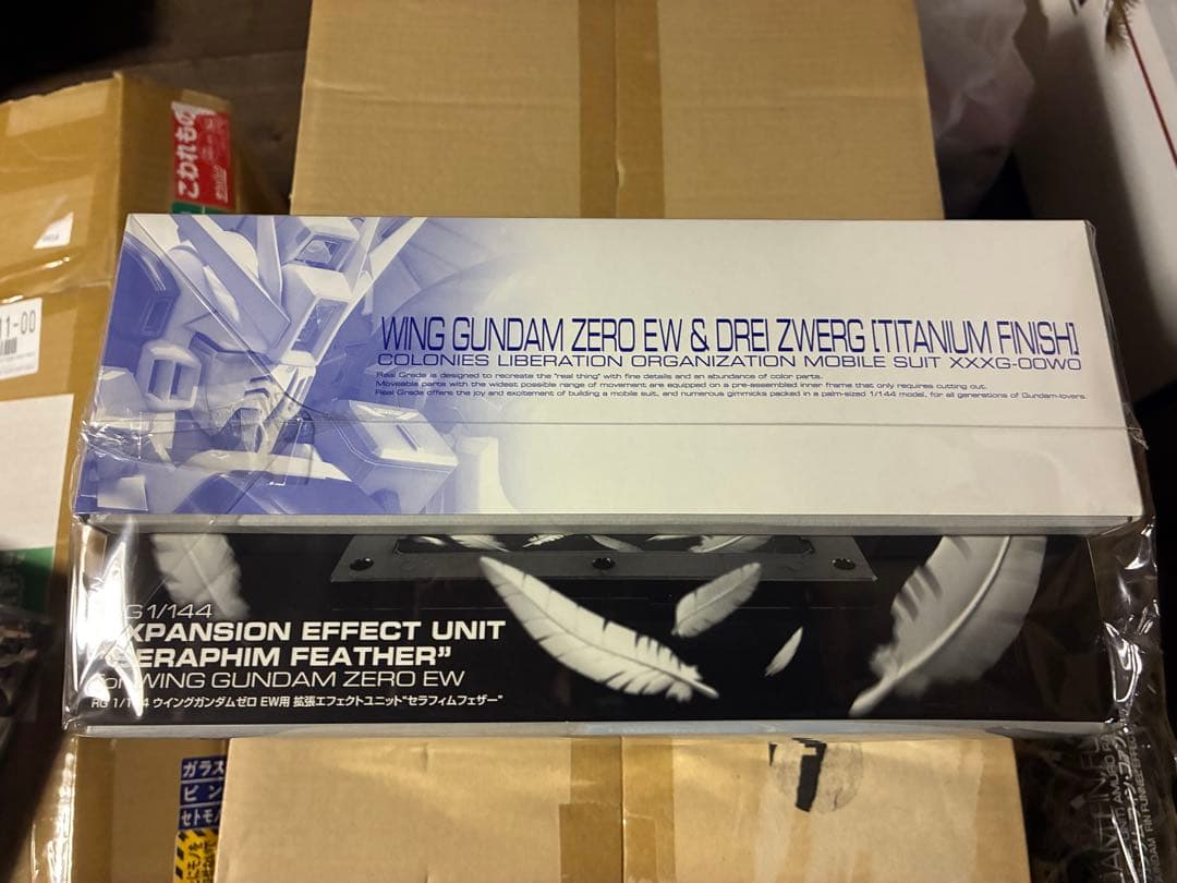 RG ウイングガンダムゼロEW チタニウムフィニッシュ&セラフィムフェザー