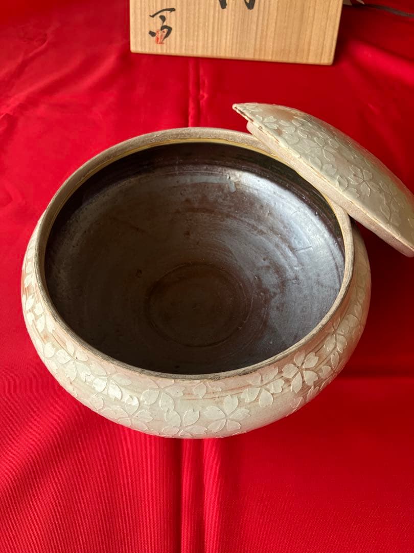 桜花文蓋物　加山哲也