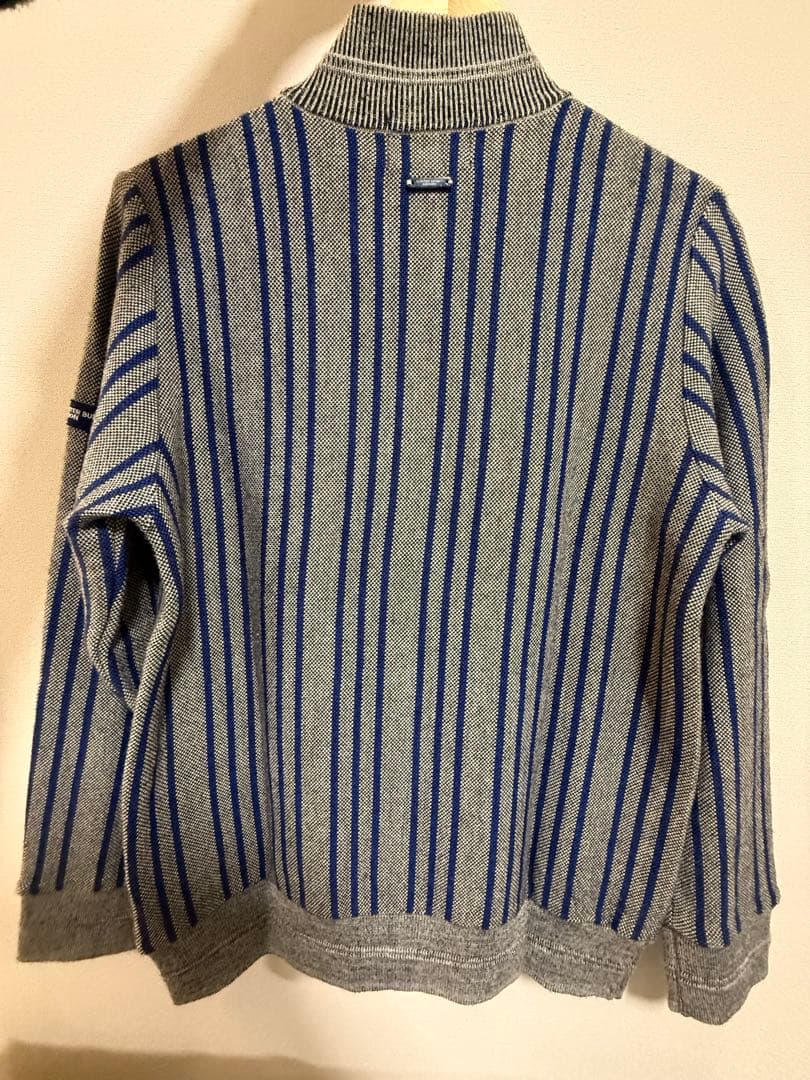 マスターバニー　グレーと青のストライプニットセーター