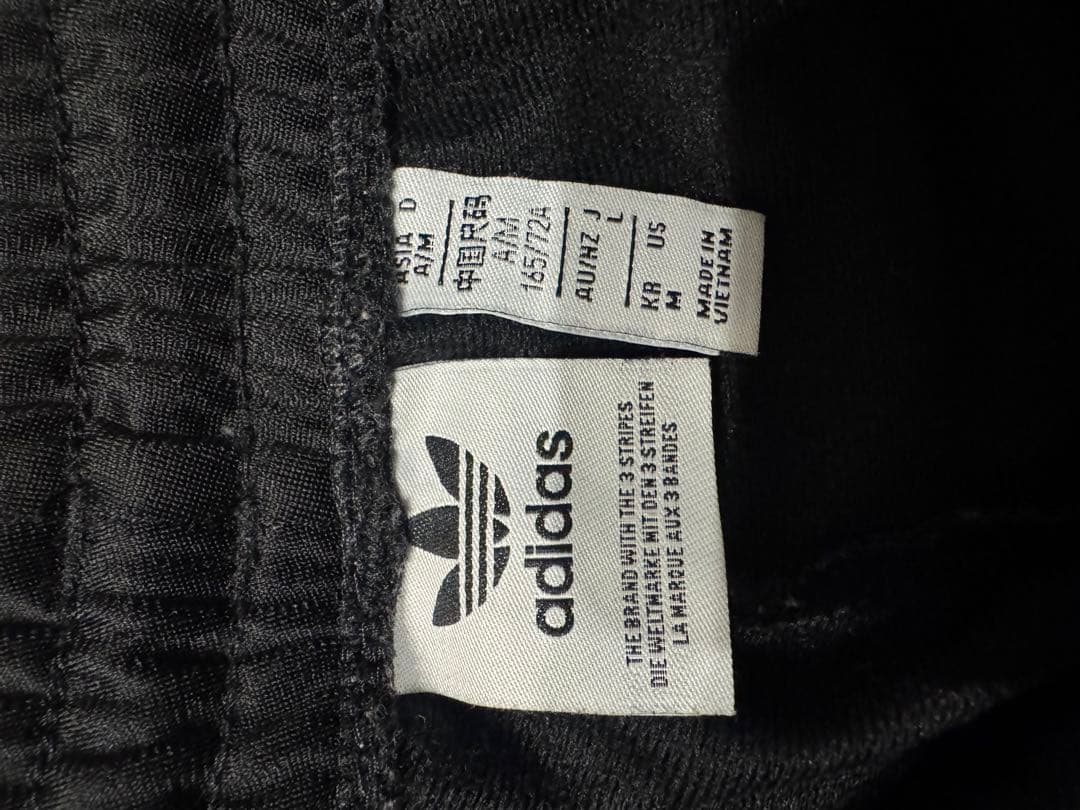 adidasトラックパンツ