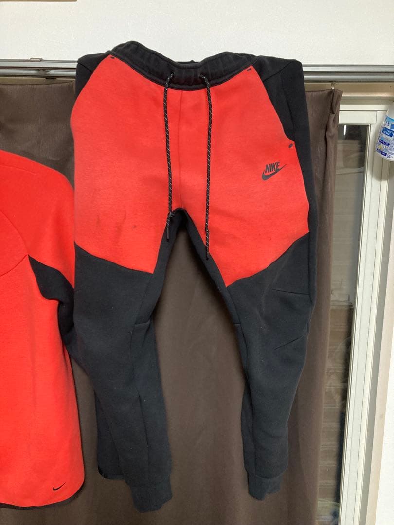 NIKE ナイキテックフリース　赤黒 上下セット　Mサイズ