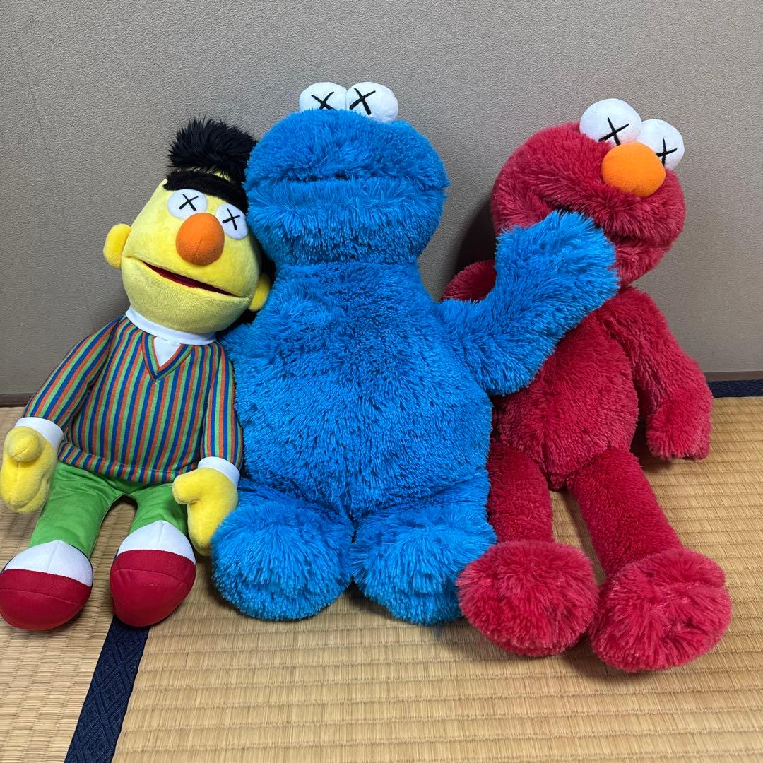KAWS エルモ ぬいぐるみ ユニクロ