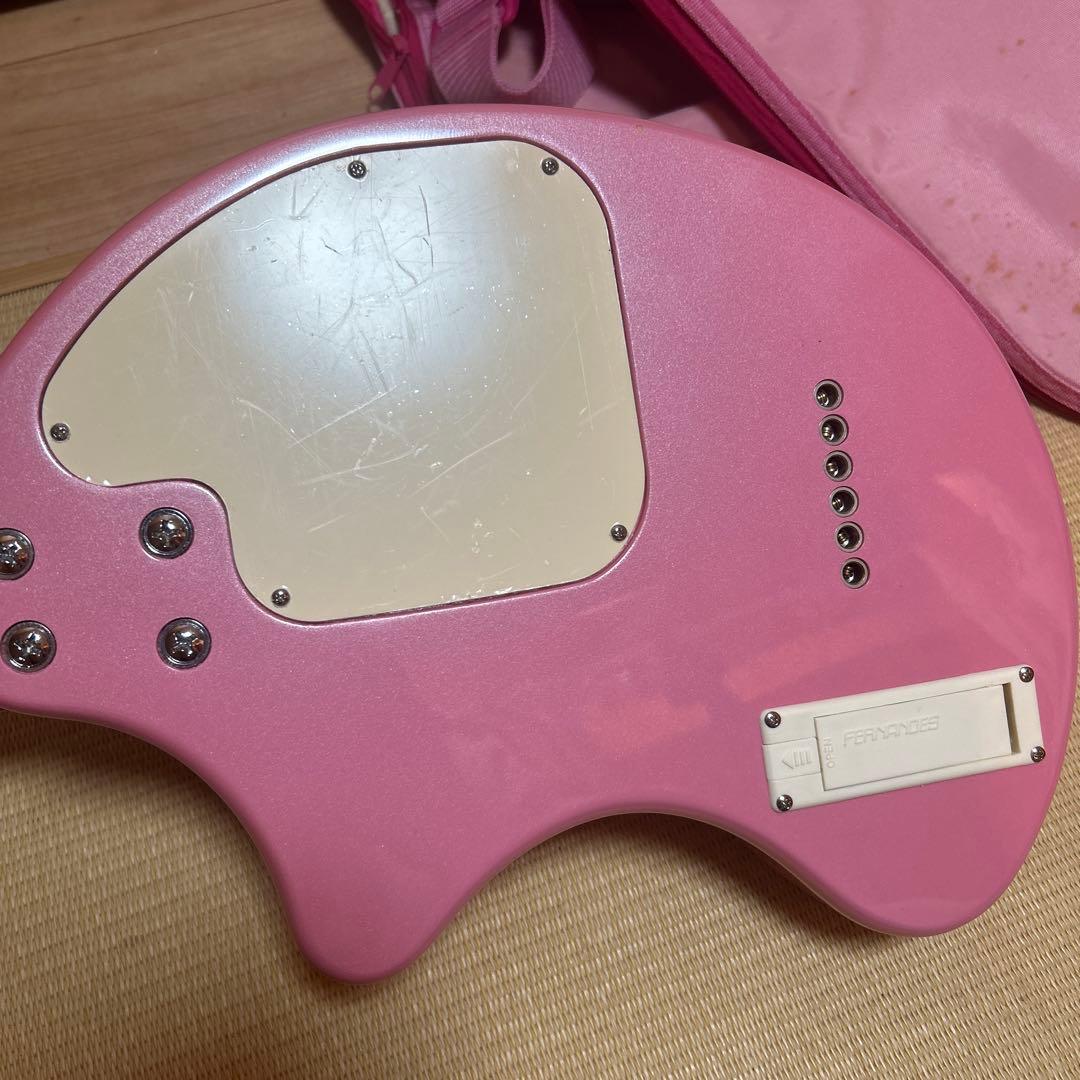 ハローキティ フェルナンデスFERNANDES アンプ内蔵 ZO-3 kitty