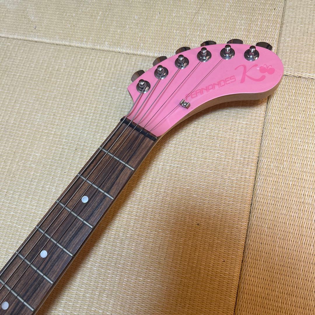 ハローキティ フェルナンデスFERNANDES アンプ内蔵 ZO-3 kitty