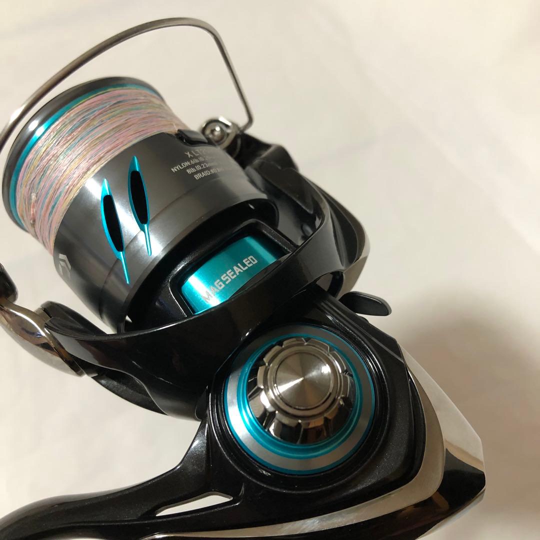 未使用　ダイワ　24 エメラルダス　X LT2500-DH ライン付き　リール