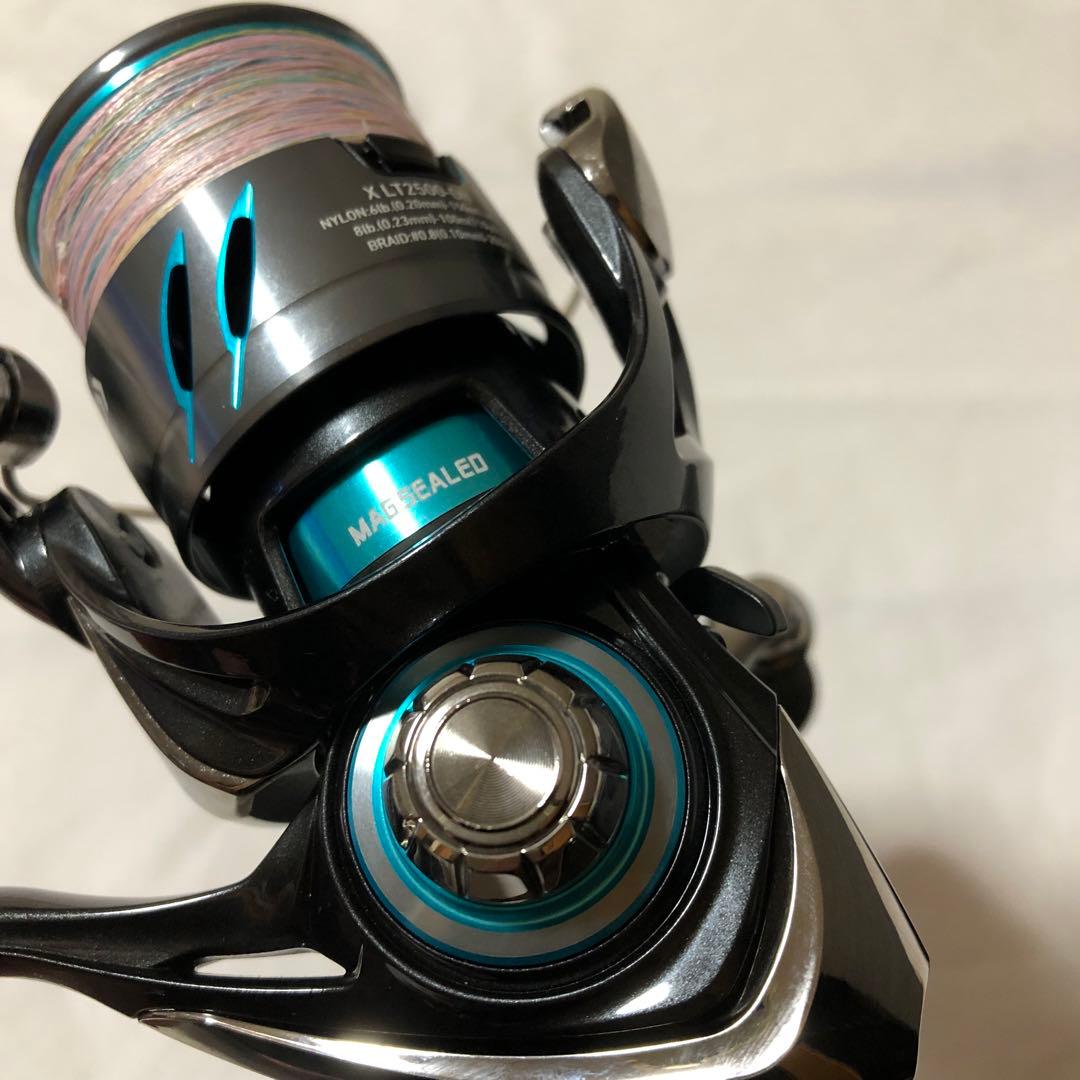 未使用　ダイワ　24 エメラルダス　X LT2500-DH ライン付き　リール