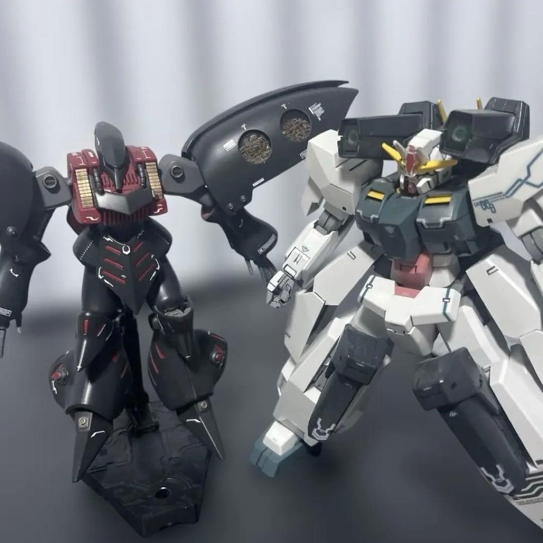 組み立てジャンク品(旧)1/100セラヴィーガンダムと HG1/144キュベレイ