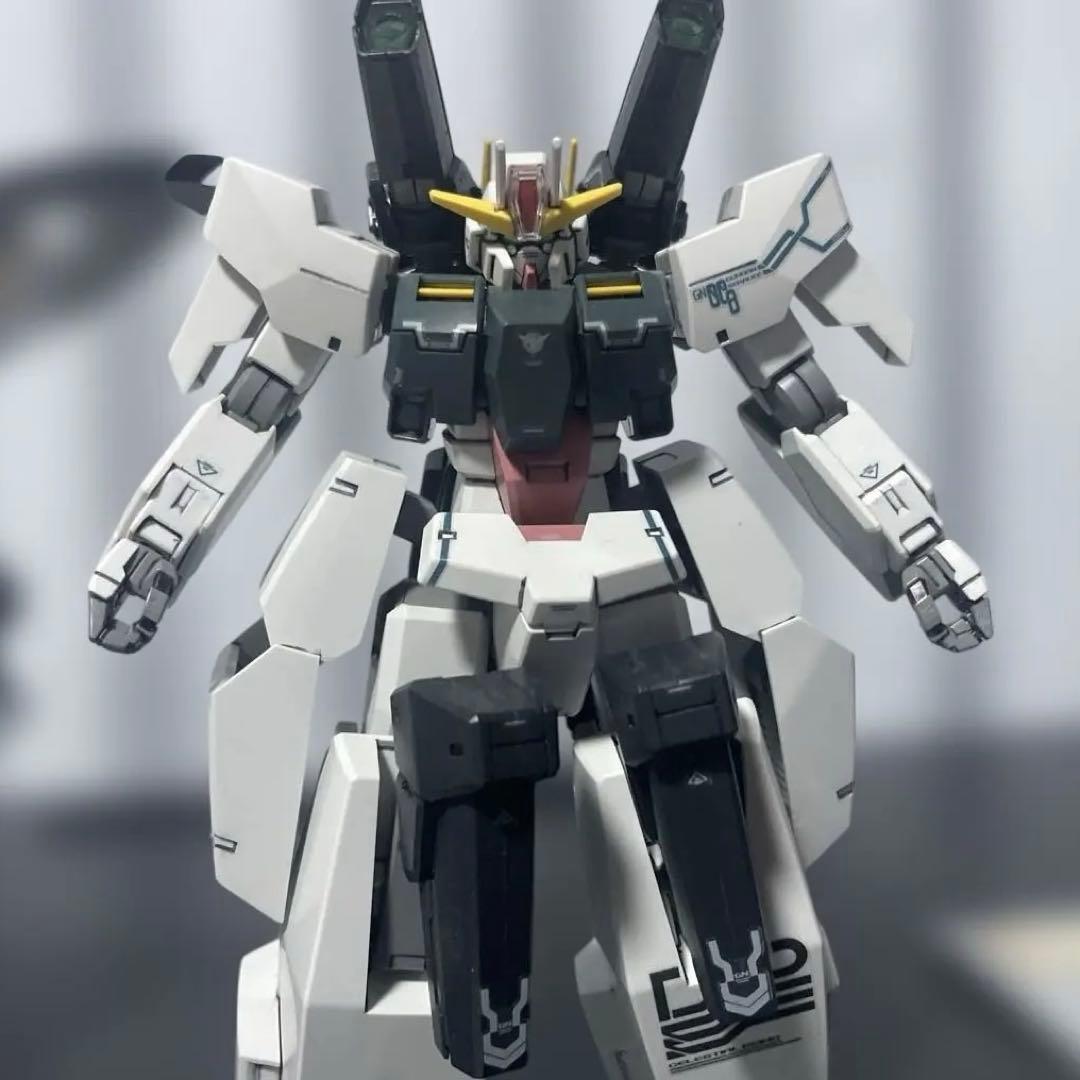 組み立てジャンク品(旧)1/100セラヴィーガンダムと HG1/144キュベレイ