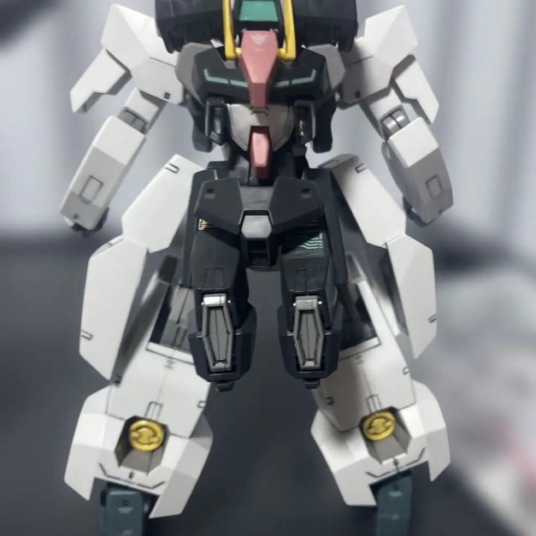 組み立てジャンク品(旧)1/100セラヴィーガンダムと HG1/144キュベレイ
