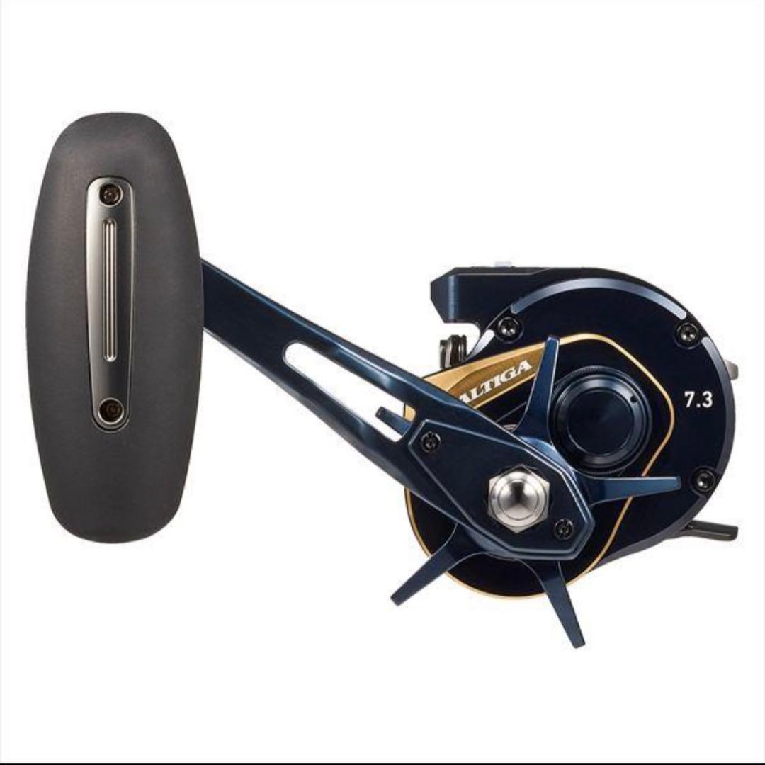 ダイワ ベイトリール 25ソルティガ IC 300HL-SJ-C (左)