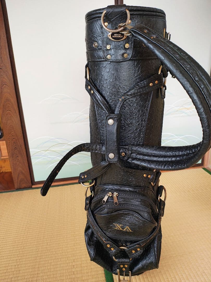 黒の合成皮革ゴルフバッグ