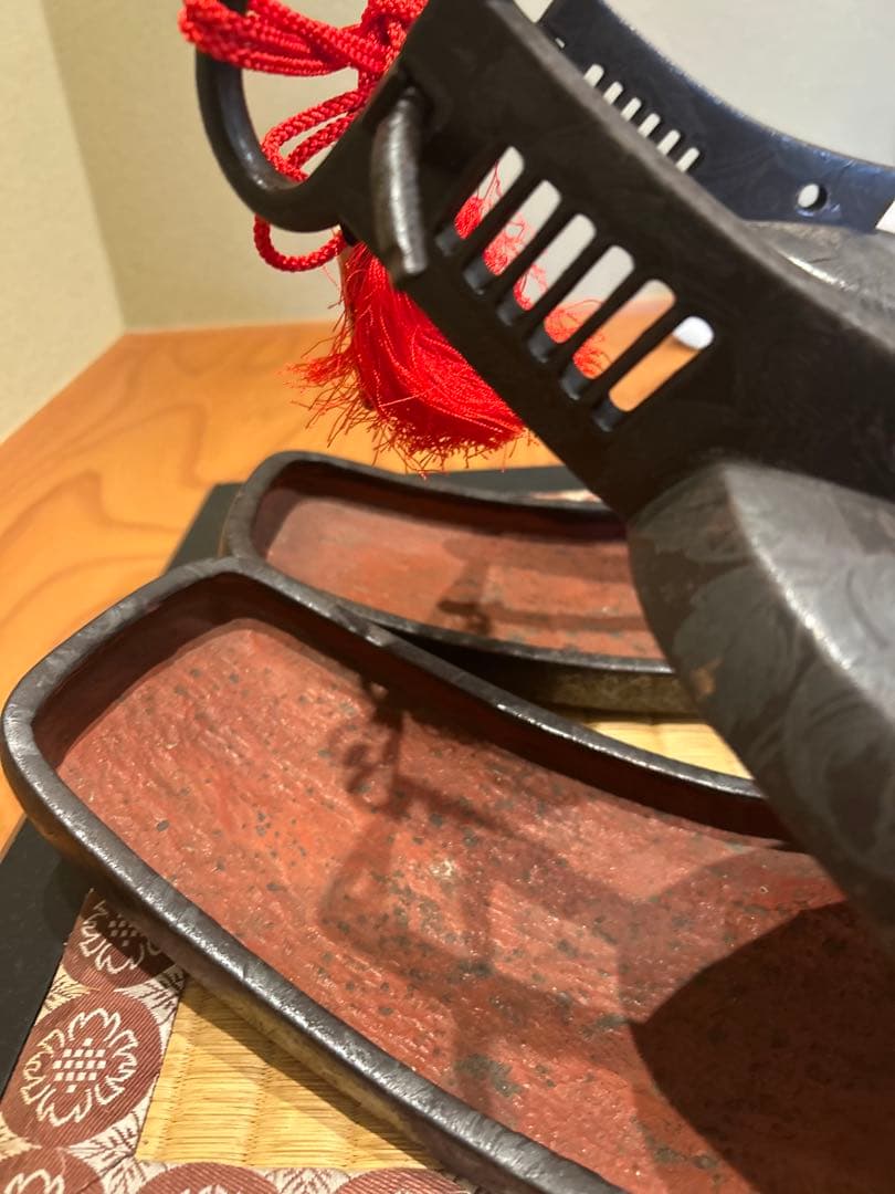 鎧あぶみ　銀象嵌伝統的な日本の鉄製置物