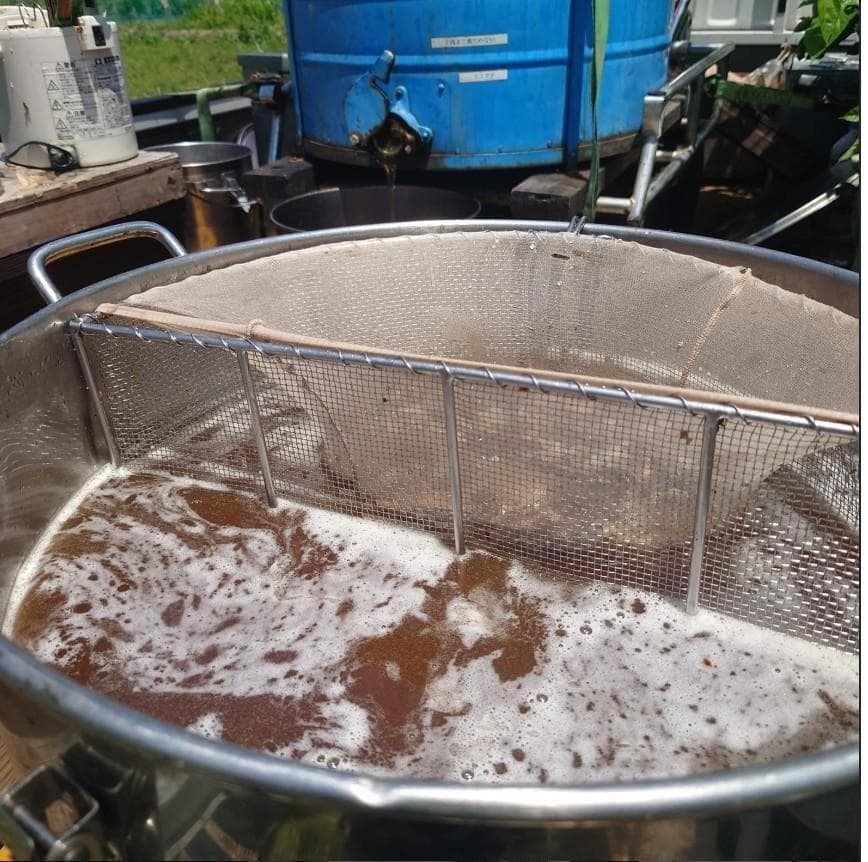 プロが絞った濃厚な味わいの国産百花蜜 　梅酒瓶入り　おまけ付　生産者価格で大放出