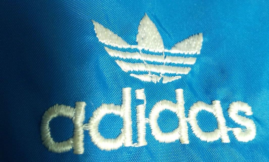 アディダス ヴィンテージ　ナイロン ジャケット Sサイズ