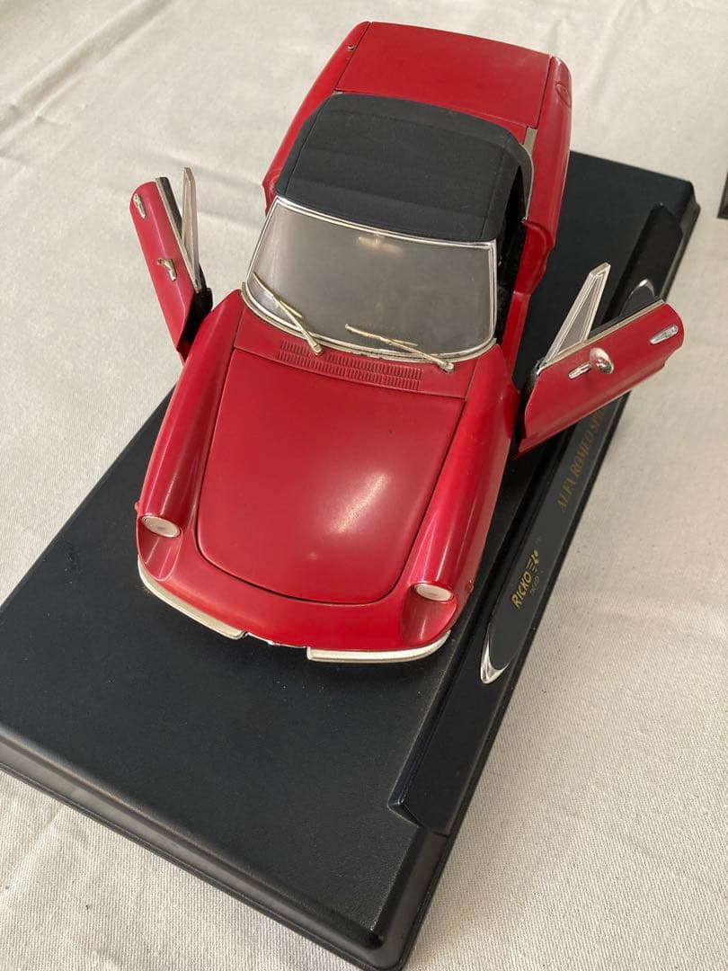 アルファ ロメオ スパイダー Veloce 2000（ミニカー付き）