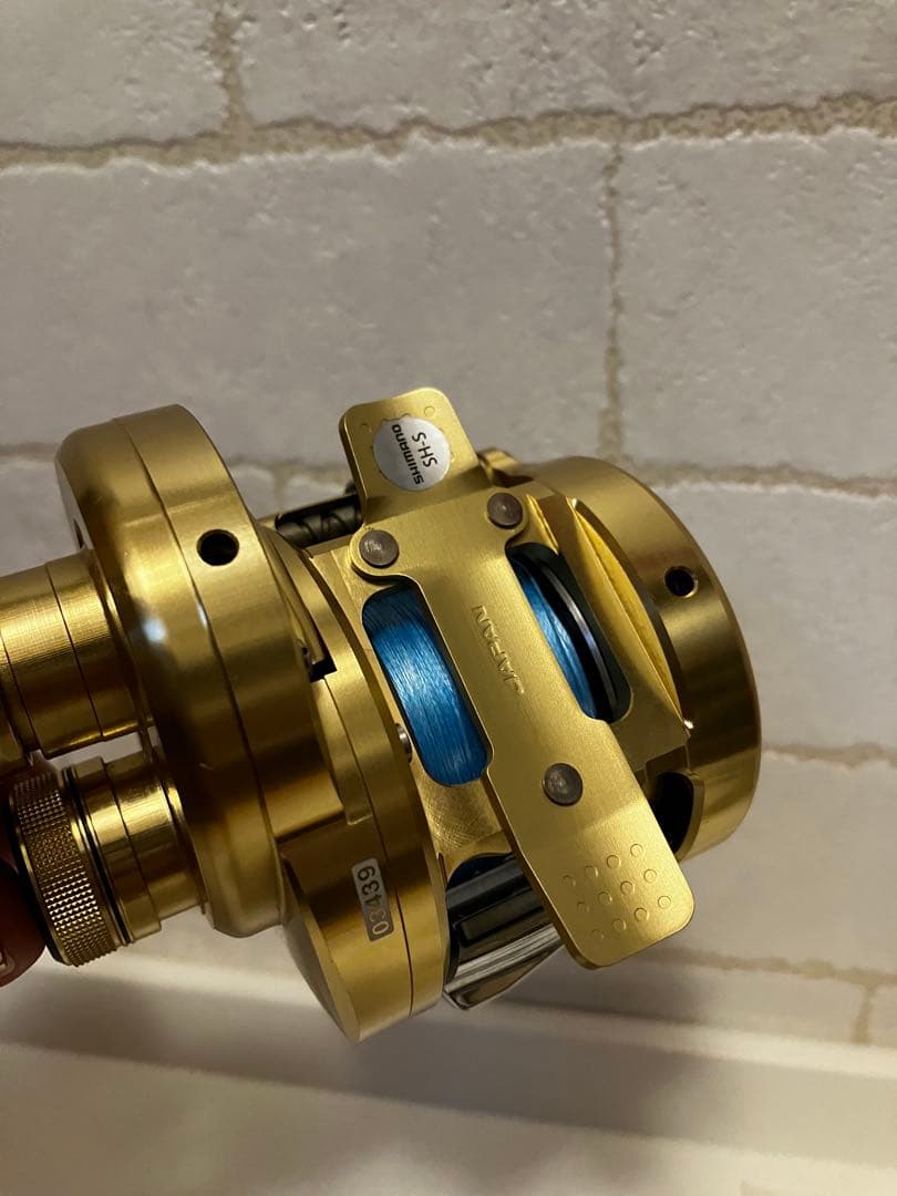 最終値引き価格　シマノ15カルカッタコンクエスト200HG 替スプール付き