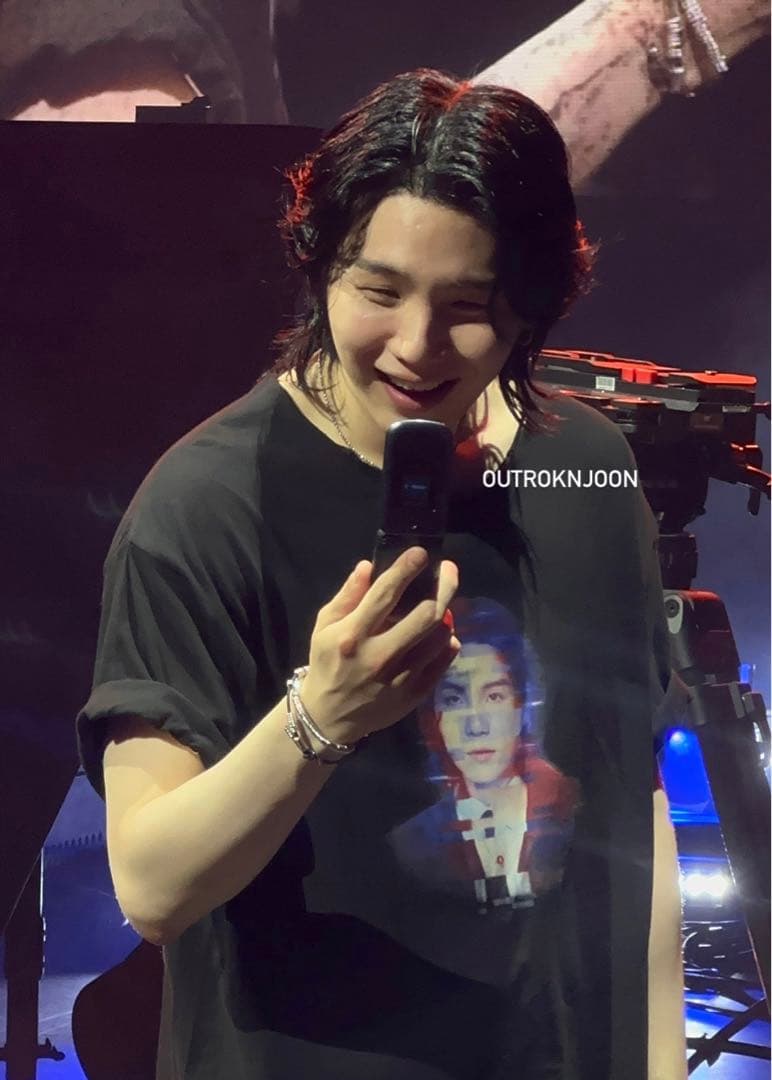 ユンギ着用 SUGA Agust D D-DAY Tシャツ US限定ver.