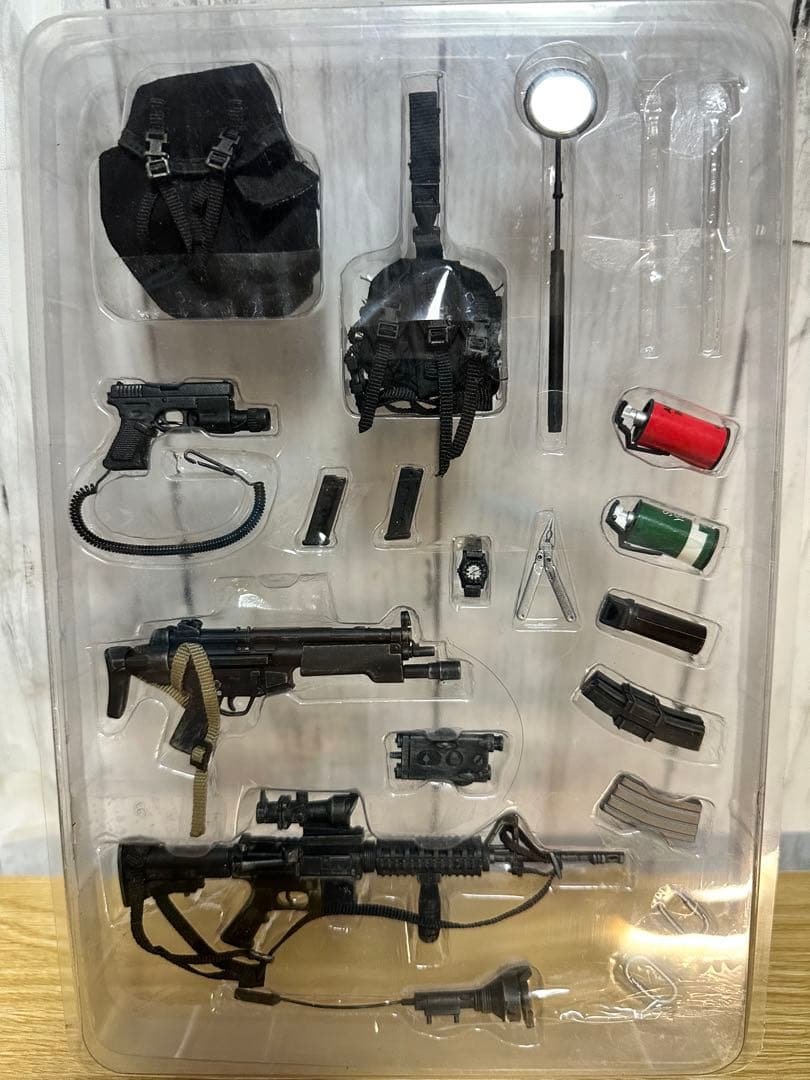 キ*ン様 Hot Toys S.W.A.T ver 2.0 フィギュア　ホットト